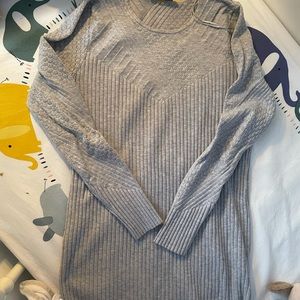 A Pea in the Pod Gray maternity sweater